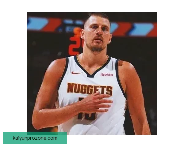 约基奇轻拍文班胸脯引热议双方回应再约对决约老师称其或改变篮球未来格局